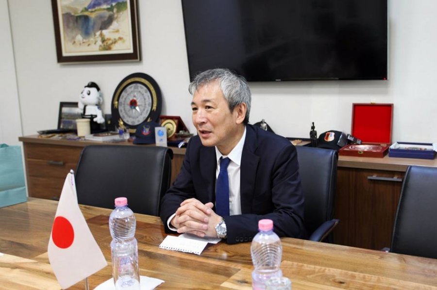 Ambasadori japonez: Politikës shqiptare i duhet dialog