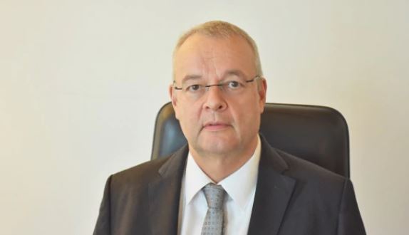 Ambasadori i Zvicrës: Për një imazh pozitiv të vendit, dialogu politik të bëhet në Parlament