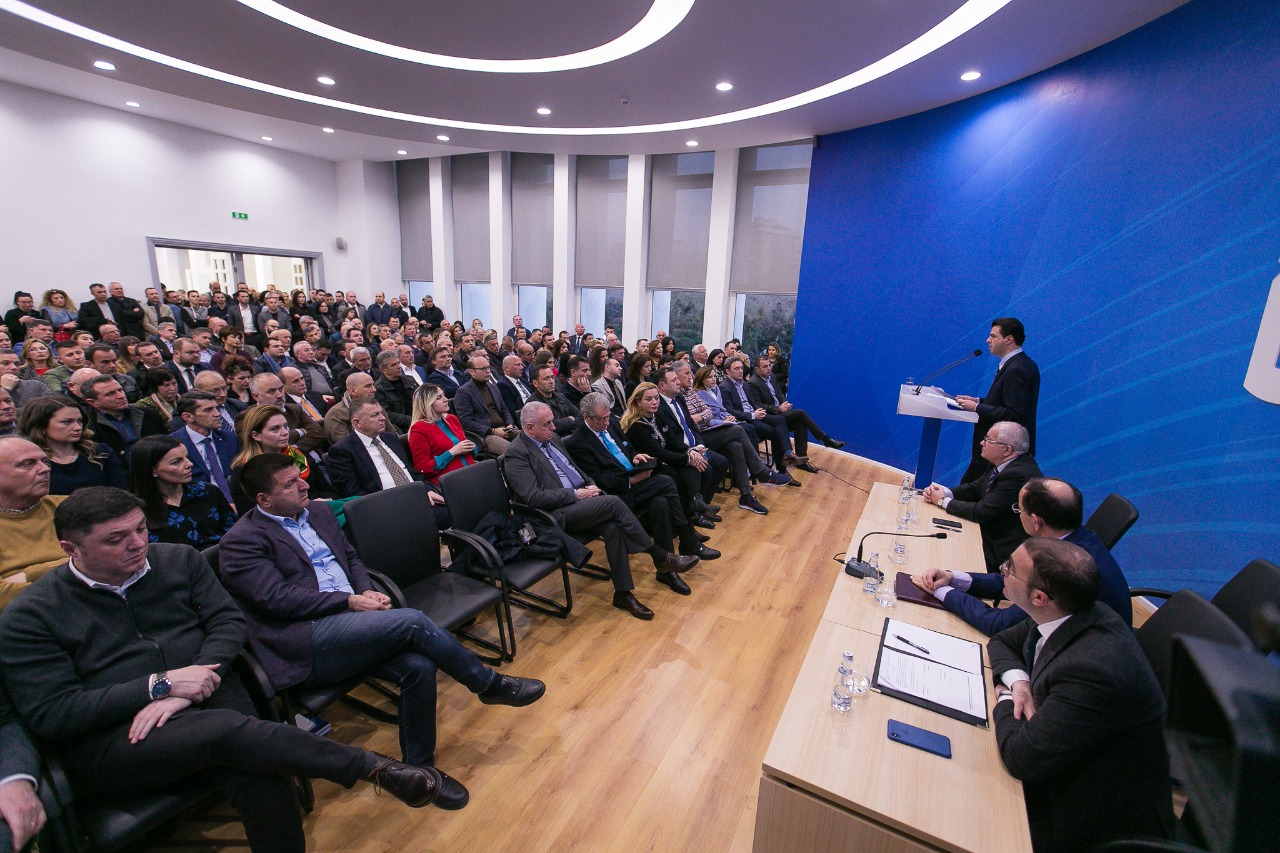 Dy deputetë të PD-së refuzojnë të djegin mandatin, flet Rudina Hajdari