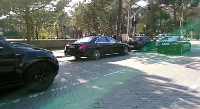 Turma drejt kryesisë, eskorta lë Ramën në zyrë e largohet kundravajtje