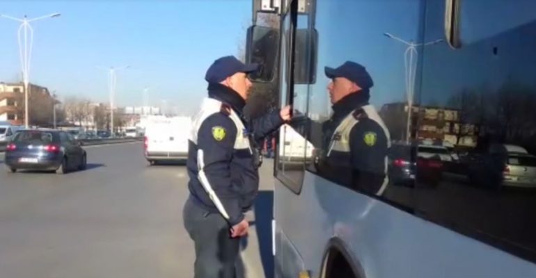 Arrestohet i dehur shoferi i autobusit, po transportonte 95 pasagjerë