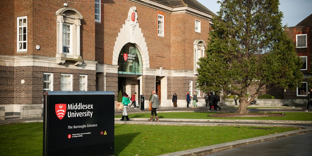 Njoftim për studentët e Durrësit, hapet aplikimi për bursa shkëmbimi në Middlesex University, Londër