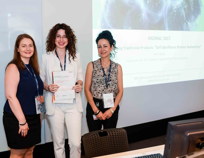 Vajza nga Durrësi, Bora Qesja, e suksesshme përtej kufijve