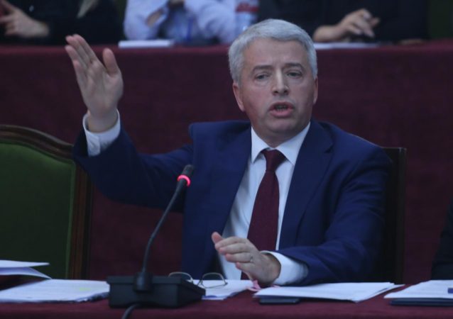 “Do flas me ju kur të mbaroni Universitetin”, debate në Komision