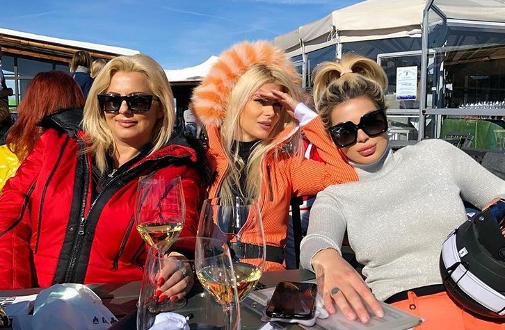 Marina e inatosur me Luanën në Maldive: Përplase për koke më mirë