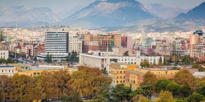 Kriza politike sjell në Tiranë 7 eurodeputetë