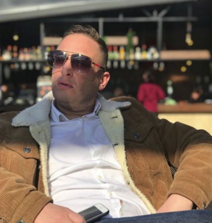 Aktori i njohur i Portokallisë fëlliq publikisht të dashurën pas ndarjes: Ajo kishte 4 lidhje paralele!