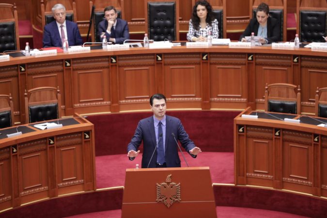 Basha në Kuvend: Vendi në krizë tragjike, t’i hapet rrugë zgjidhjes politike