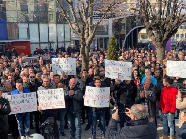 “Qeveria na braktisi, nuk mbajti asnjë premtim”, edhe Korça proteston