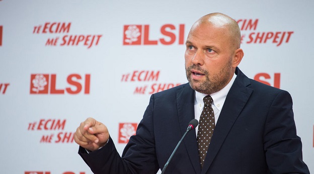 Ish-ministri: Punonjësit e OSHEE po mbledhin kartat e identitet, për blerjen e votave