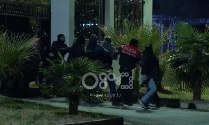 Pamjet video të arrestimit të Florenc Hoxhës: Edi Rama të më haj…