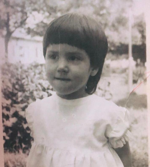 E njihni?! Vogëlushja në foto është një nga moderatoret më të famshme