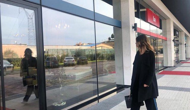 Habit moderatorja shqiptare: Ka krizë meshkujsh, nuk kam puthur kurrë