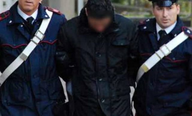 Arrestohet grabitësi shqiptar në Itali, lidhi këmbë e duar një 84-vjeçare