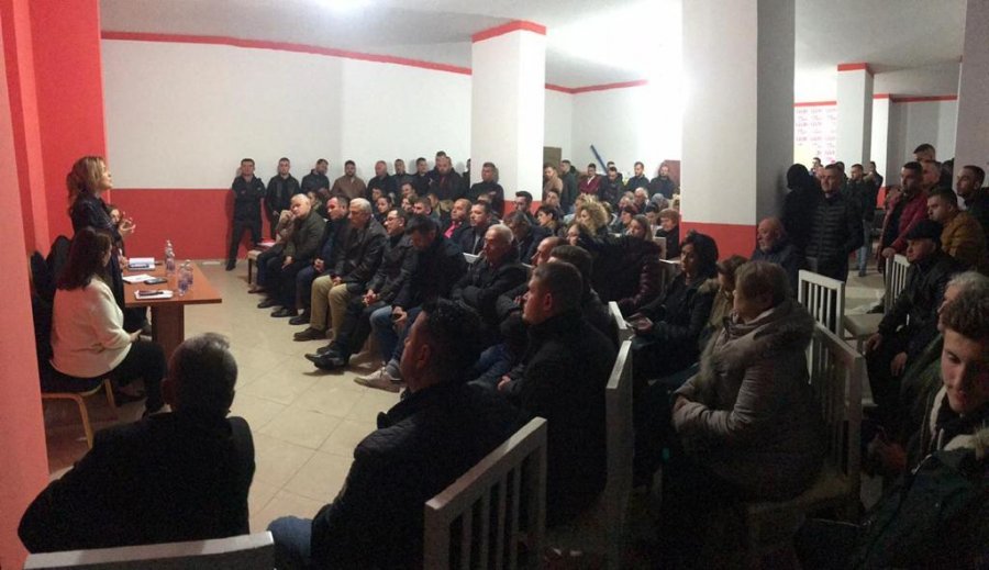 “Zgjedhje të parakohshme”, Kryemadhi vizitë ‘blic’ në Durrës