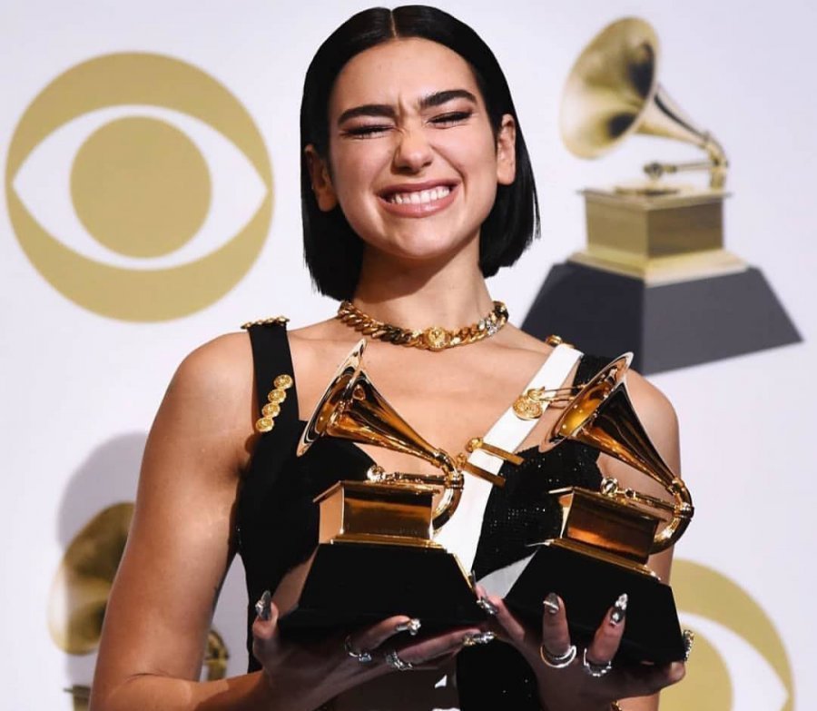 Kush e zbuloi talentin e Dua Lipës? Ja si përgjigjet këngëtarja