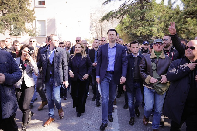 Basha për “Associeted Press”: Beteja civile do të vijojë