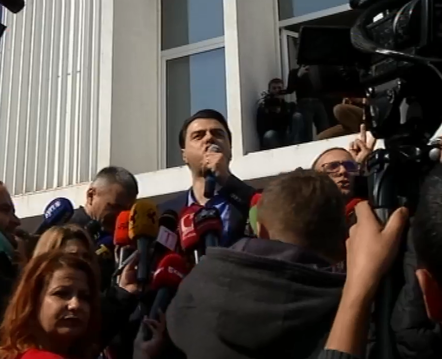 Basha e mbyll me himnin kombëtar, paralajmëron protesta në të gjithë Shqipërinë