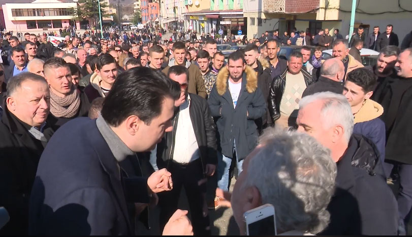 Basha në Rrëshen: Mos e pranoni asnjë minutë poshtërimin!