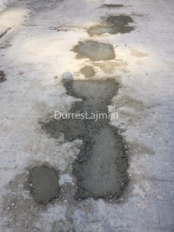 Momenti kur bashkia e Durrësit bën sikur punon! (FOTO)