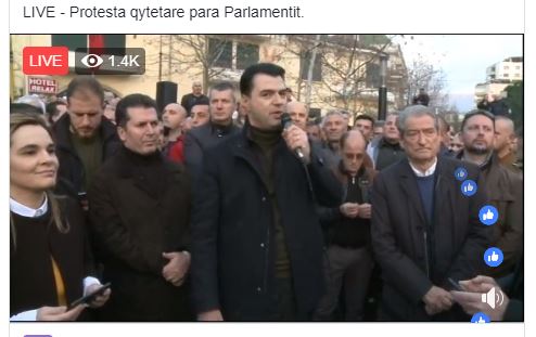 LIVE/ Opozita rrethon parlamentin, proteston kundër Edi Ramës (VIDEO)