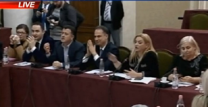 Vokshi debat me Lleshajn për studentët në Komision: S’mund të kërcënoni asnjë deputet