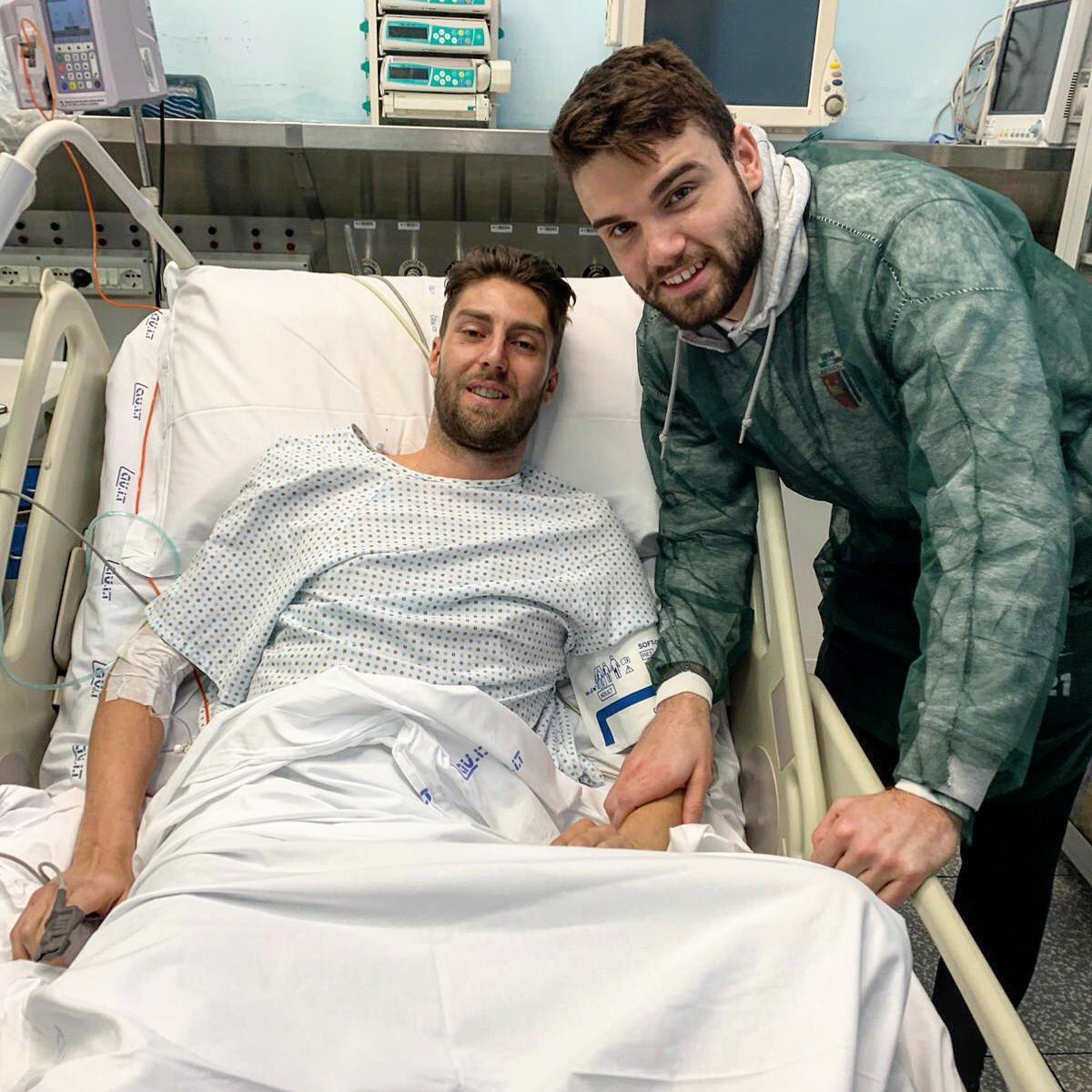 Dëmtimi horror, ja çfarë ndodh me mesfushorin që rrezikoi jetën (VIDEO)