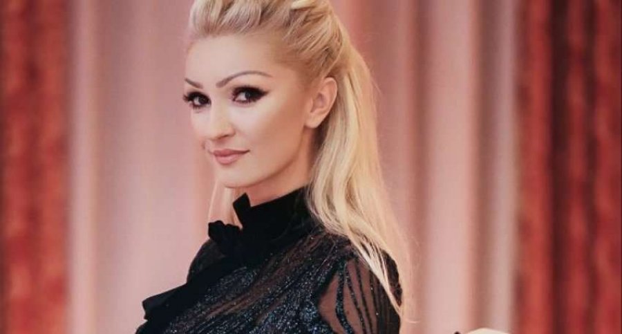 FOTO/ Diellza Kolgeci zbulon gjininë e bebit në muajin e fundit