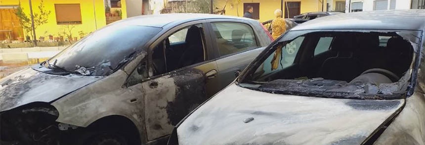 Digjen 5 makina në një garazh, 2 janë të një drejtori bashkiak