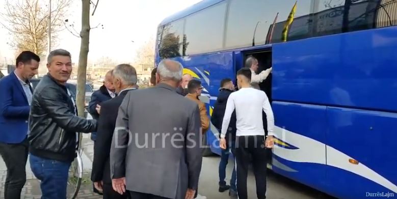 2500 veta nisen nga Durrësi për protestën para Kuvendit (VIDEO)