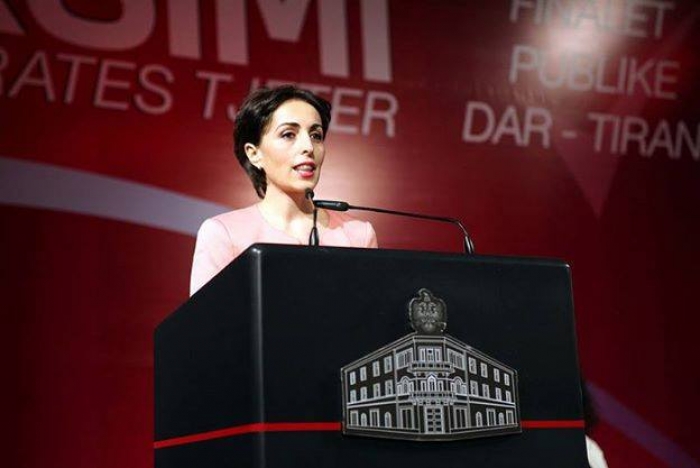 Publikimi i skandalit, shkarkohet drejtoresha e Arsimit në Tiranë, kush e zëvendëson