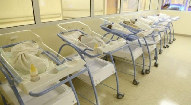 25-vjeçarja sjell në jetë shtatënjak