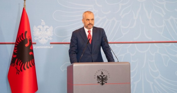 Edi Rama komenton aktin e opozitës për lënien e mandateve