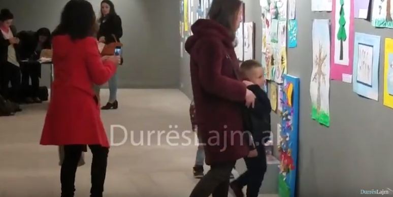 Çelet ekspozita e artistëve të vegjël në Galerinë e Arteve në Durrës (VIDEO+FOTO)