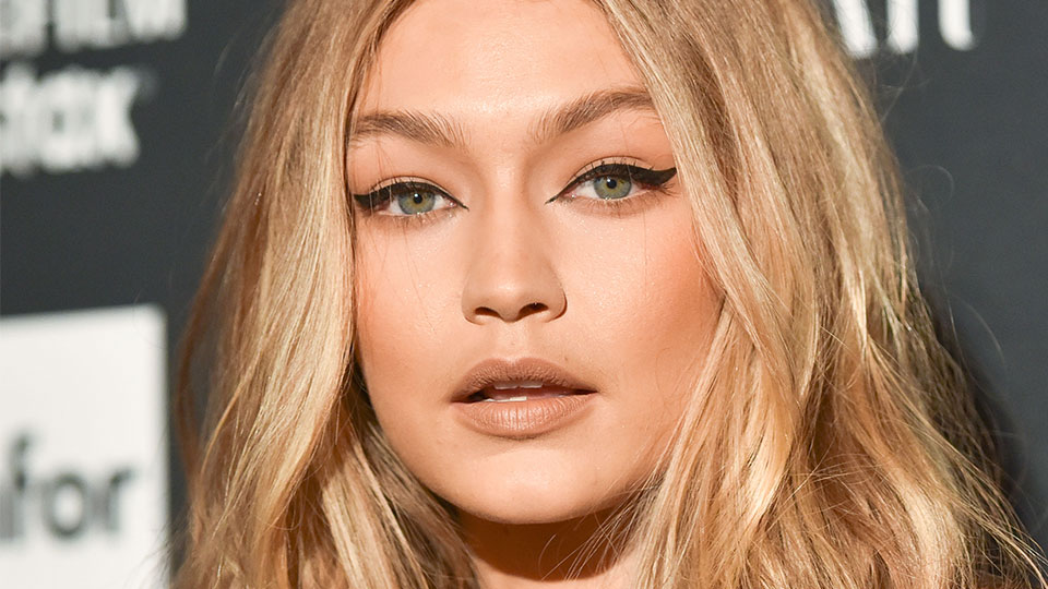 Gigi Hadid rrëfen sfidat e adoleshencës, kur kujdesej për tre familjarët e sëmurë