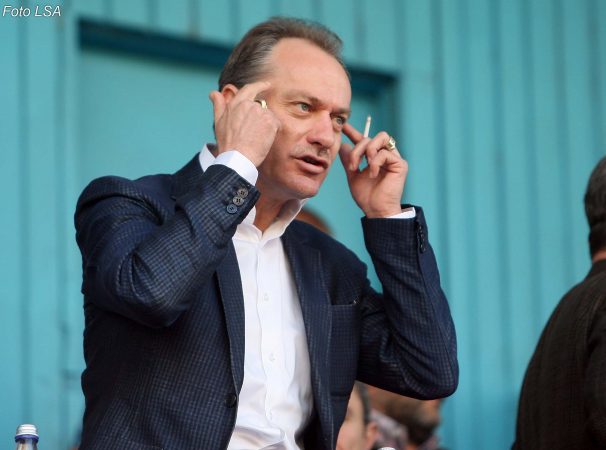 Ish-kryebashkiaku dhe 7 punonjës në gjyq për koncesionin e parkimeve