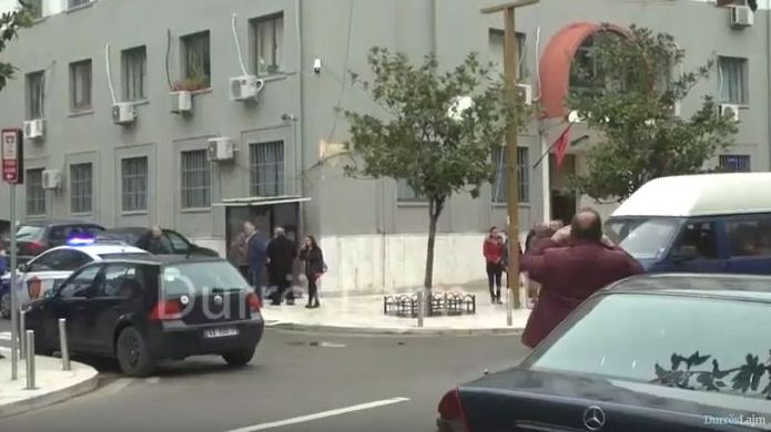 Përdhunimi i minorenes, babai: E shantazhuan përmes një videoje intime