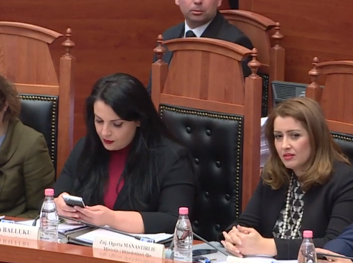 VIDEO/ Publikohet biseda në WhatsApp mes Belinda Ballukut dhe deputetit Vorpsi: Si do e shkulim Fiqon?