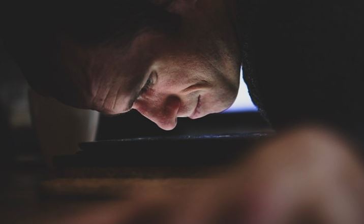 Shkrimtari me paralizë celebrale që shkruajti një libër me hundë