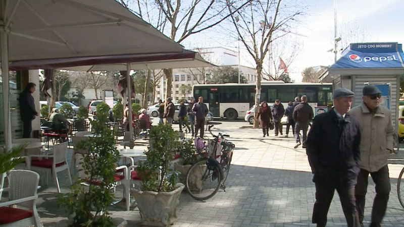 Shqipëria me më pak kafene, mbyllen qindra prej tyre