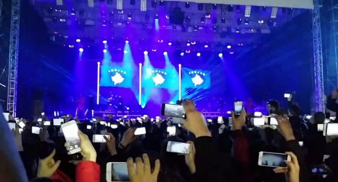 Koncerti i pavarësisë, sa do paguhen MC Kresha, Dafina e Gjiko