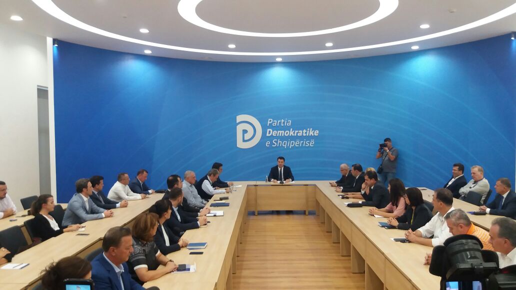 Djegia e mandateve, Basha mbledh sot kryesinë për t’i komunikuar vendimin