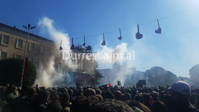 EMRAT/ Gjykata lë në burg 6 nga 19 protestuesit e arrestuar