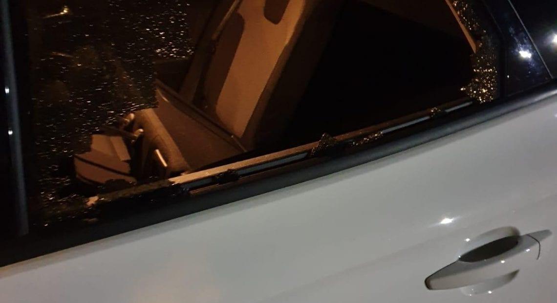 Lojtaret stërviten në fushë, hajdutët bëjnë kërdinë