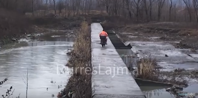 Nuk pastrohen lumenjtë që ndotin bregdetin e Ishmit, paralajmërimi i banorëve (VIDEO)