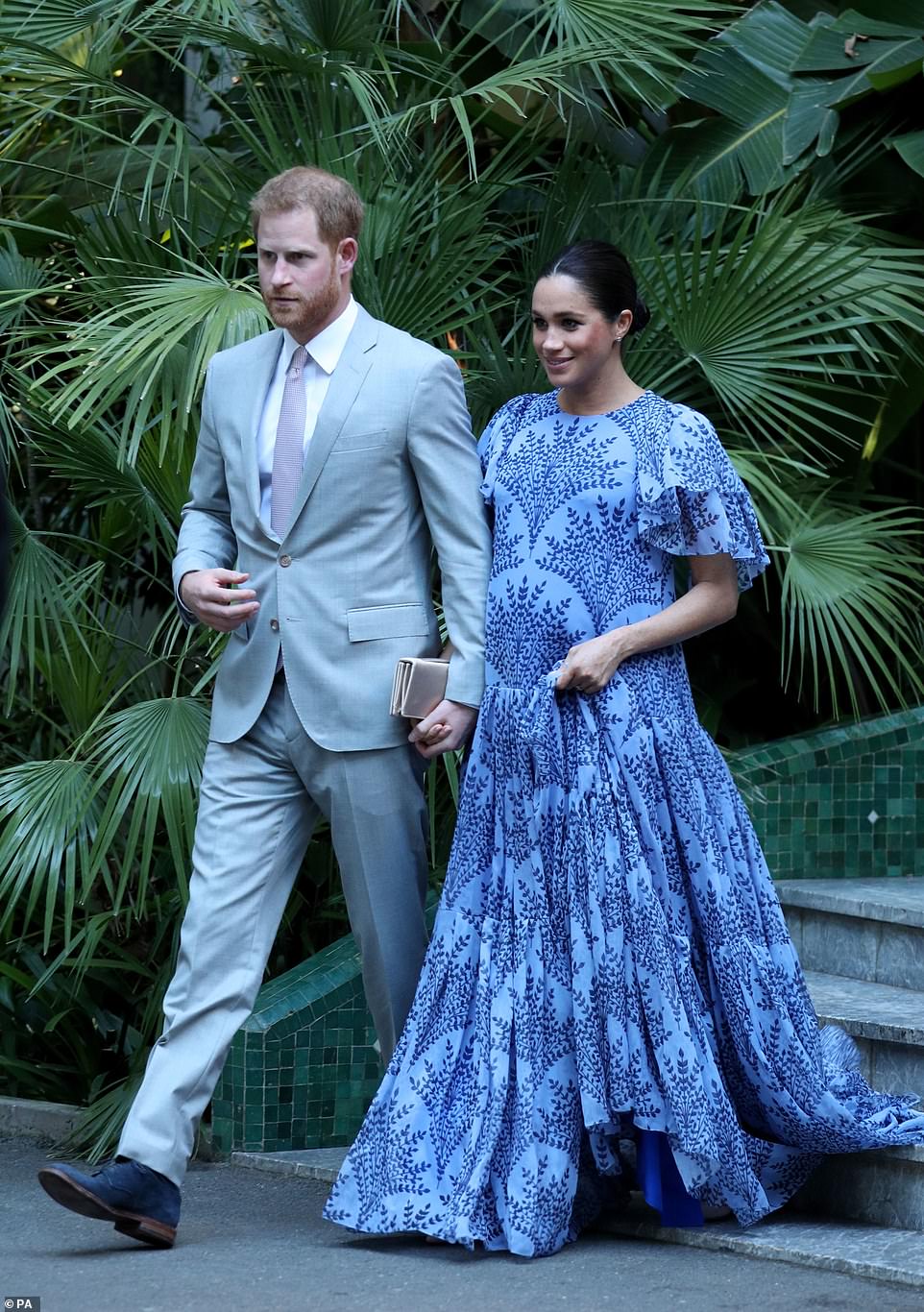 Megan Markle shkëlqen në krahë të Princ Harry-t në Marok (FOTO)