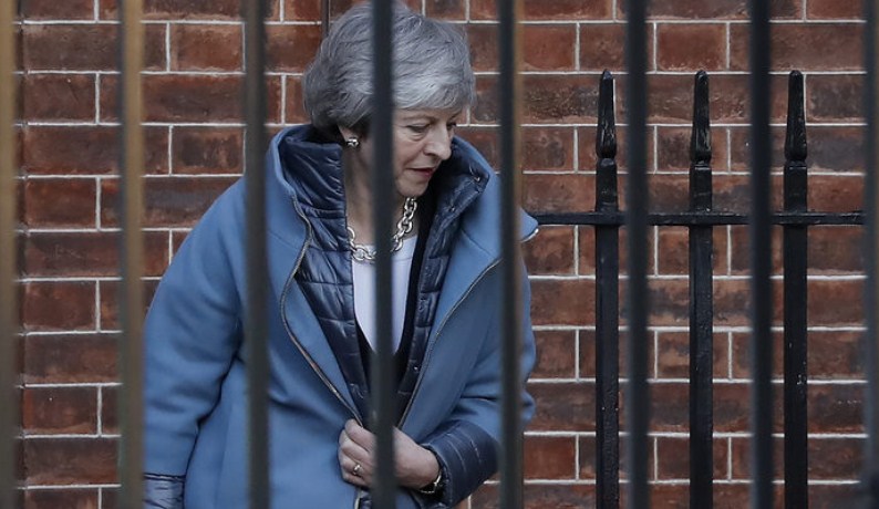 Britani, 3 ministra të May-t kërkojnë shtyrjen e Brexit-it