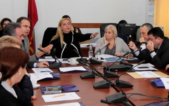 Axhenda/ Rektorët dhe ministri Lleshaj sot te Komisioni i Medias