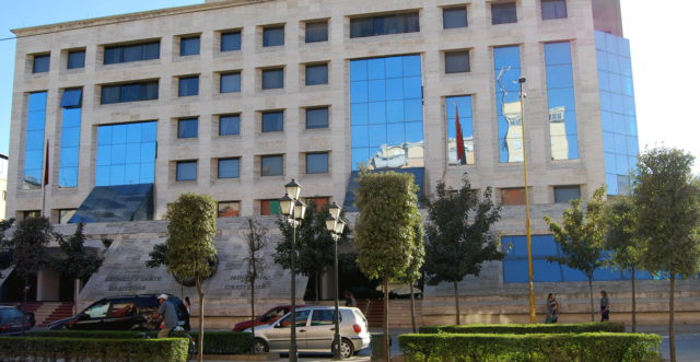 Abuzimet me tenderat, ish-kryesekretarja e Ministrisë së Drejtësisë në arrest shtëpie