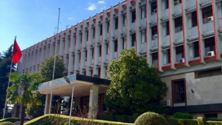 Humbja e pasaportave të emigrantëve, Rama mbledhje në Ministrinë e Jashtme